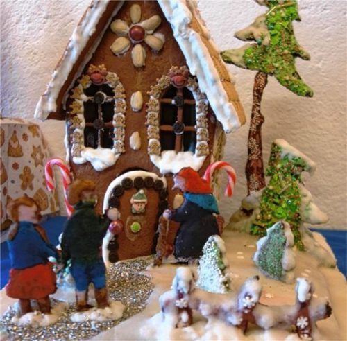 Bauwerk der Sieger: Kathi Neumayer hat mit ihren Kindern Quirin und Johanna ein kreatives und buntes Luxushaus für die Hexe erschaffen.Foto re