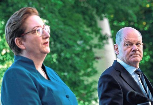 Chefsache Wohnungsbau: Verbände und Kammern nehmen Bundeskanzler Olaf Scholz und Bundesbauministerin Klara Geywitz in die Pflicht. Foto Christian Marquardt / Imago