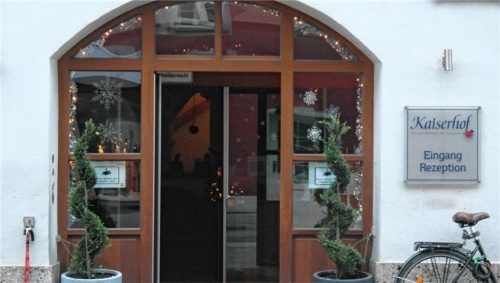 Das Bayerische Rote Kreuz ist jetzt für den Kaiserhof in Rosenheim zuständig. Foto  Wildemann
