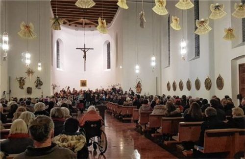 Das Benefizkonzert des Lions-Clubs Bad Endorf-Chiemgau in der Pfarrkirche St. Jakobus in Bad Endorf war sehr gut besucht. Foto  Lions Club Bad Endorf – Chiemgau