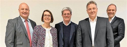 Das Präsidium der TH Rosenheim: (von links) Professor Uwe Strohbeck, Professorin Stephanie Kapitza, Professor Heinrich Köster, Professor Peter Niedermaier und Kanzler Oliver Heller. Foto anton maier