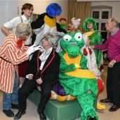 Dino Urmel entführt das Rosenheimer Kindertheater nach Titiwu