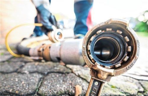 Die Heizöllieferung steht an: Widerrufen lässt sich eine Bestellung selbst vor Lieferung nicht mehr. Grund dafür ist eine neue EU-Richtlinie.Foto Christian Charisius/dpa