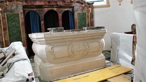 Die umfangreichen Renovierungsarbeiten in der Wallfahrtskirche von Neukirchen laufen auf Hochtouren. Foto  re