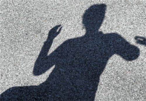 Ein damals 21-jähriger Münchner soll sich im Sommer 2019 am Rande des Bruckmühler Volksfestes an einer damals 15-Jährigen vergangen haben. Am 13. Dezember muss sich der Mann dafür vor dem Schöffengericht Rosenheim verantworten. Foto dpa/Karl-Josef Hildenbrand