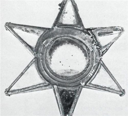 Ein Stern aus Metall der Traunsteiner Sternsinger im 18. Jahrhundert, die weit um den Chiemsee herum unterwegs waren. Foto  Heimathaus Traunstein, privat