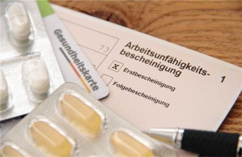 Fällt ab 1. Januar zugunsten der elektronischen Arbeitsunfähigkeitsbescheinigung weg: der bekannte rosafarbene oder gelbe Zettel.