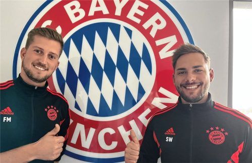 Florian Mayer (links) aus Traunstein und Sebastian Weiß aus Burghausen bilden den Nachwuchs des deutschen Rekordmeisters FC Bayern aus. Foto  Karlheinz Kas