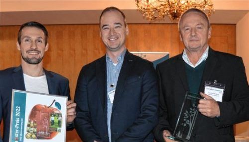 Freuen sich über die Auszeichnung (von links): Stephan Wiesböck, Christian Friedel und Joachim Wiesböck von ORO. Foto confructa medien