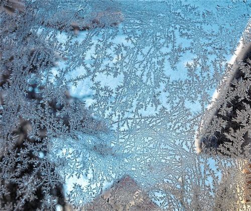 Frostige Aussichten: An Wintertagen mit Minusgraden können Leitungen im Keller und Dachgeschoss gefrieren. Foto Karl-Josef Hildenbrand/dpa