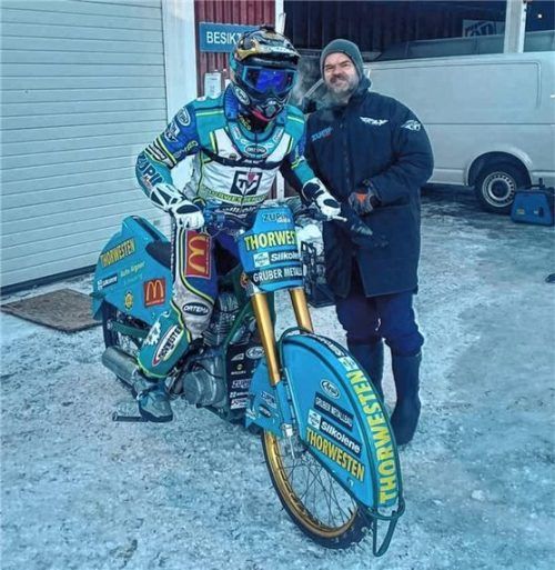 Fühlt sich gut gerüstet für die Saison: Luca Bauer, hier mit seinem Vater Günther.Foto privat