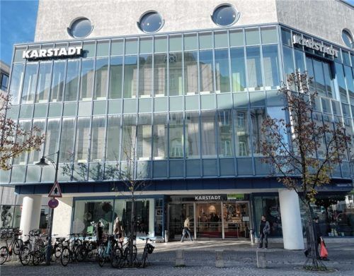 Gespanntes Warten auf den Januar: Rosenheim gehört zu den über 130 Filialen, über deren Zukunft Galeria Karstadt Kaufhof demnächst entscheiden will. Foto  Wildemann