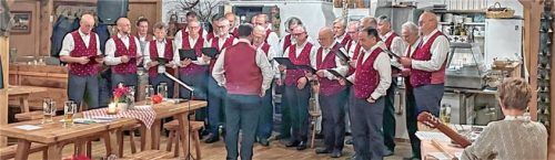 Großer Auftritt des Aschauer Männerchors beim Weihnachtskonzert. Foto h. reiter