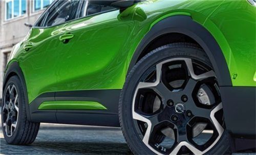 Grün hat bei der Wahl der Neuwagenfarbe 2022 deutlich zugelegt. Foto Autoren-Union Mobilität/Opel