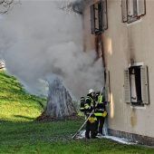 Mehrfamilienhaus in der Rosenheimer Endorfer Au gerät in Brand