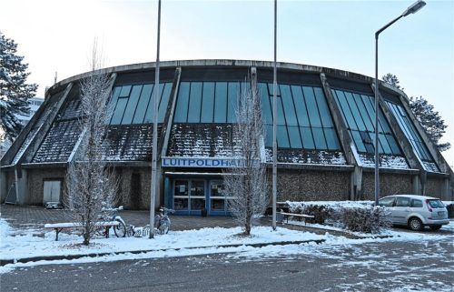 In der Rosenheimer Luitpoldhalle sind derzeit 60 Flüchtlinge untergebracht, auch aus der Ukraine. Foto Schlecker