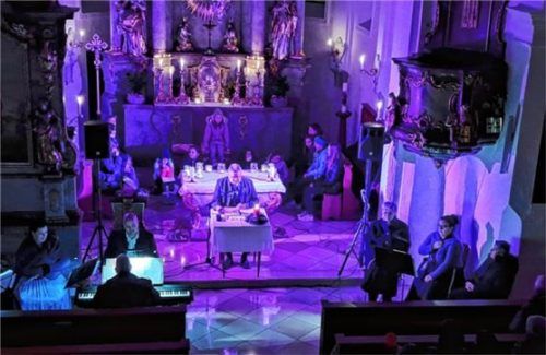 In der Pfarrkirche St. Margareta in Söchtenau erzählte Norbert Zehrer eine Weihnachtslegende. Foto re