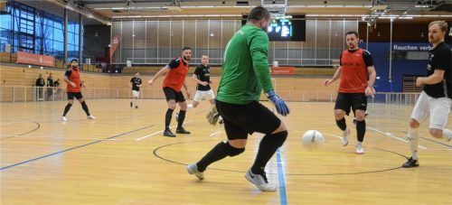 In der Rosenheimer Gabor-Halle hat es am ersten Vorrundenspieltag schon 121 Treffer gegeben. Nun steht der nächste Spieltag im Sparkassenpokal auf dem Plan.Foto Franz Ruprecht