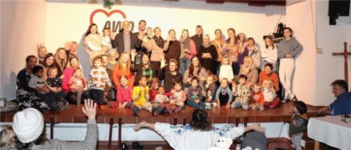 In der Seniorenbegegnungsstätte des AWO-Stadtverbandes feiern Eltern und Kinder der AWO-Kinderkrippe „Kleine Bären“, Kollegen des AWO-Kreisverbandes, Ehrenamtliche und Nutzer des Mehrgenerationenhauses. Foto goike
