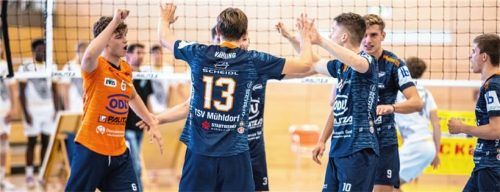 Kilian Nennhuber (links) war Libero im bislang einzigen Spiel, das Mühldorf gewonnen hat. Jetzt soll es der starke Annahmespieler des TSV Mühldorf gegen Dresden, Delitzsch und auch Kriftel richten. In Dresden wollen die TSVler jubeln. Foto Fabian Bartsch