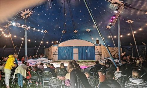 „Manege frei!“ heißt es ab dem 22. Dezember wieder in Kolbermoor. Der „Circus Brumbach“ lädt bis in den Januar zu 16 Vorstellungen ein. Foto Re