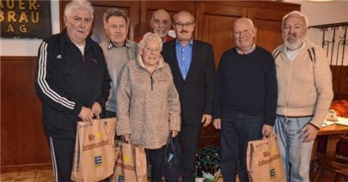 Mit dabei: (von links) Peter Wolf, Franz Gritl, Johanna Weber, Dr. Berthold Suldinger, Bürgermeister Peter Kloo, Gust Bollinger und Organisator Sepp Warmedinger.Foto Sedlbauer
