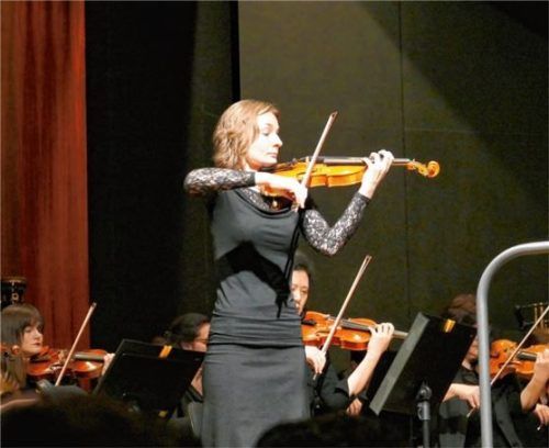 Mit Hingabe spielte Tetyana Capeyeva die Geigenmelodie aus „Schindlers Liste“.Foto  Janka