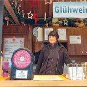 Nur zufriedene Gesichter: Halbzeit beim Rosenheimer Christkindlmarkt