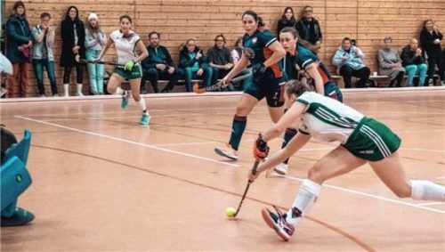 Rosenheims Alexandra Schwarz auf dem Weg zum 3:3-Zwi- schenstand. Foto Simon Hölzl