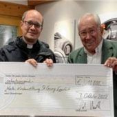 10000-Euro-Spende für die Renovierung der neugotischen Kirche