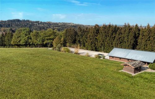Auf dem Hitzelsberg in Bernau soll ein Chaletdorf entstehen. Auf einer Sonderbürgerversammlung können sich Bürger informieren und Fragen stellen. Foto Anita Berger
