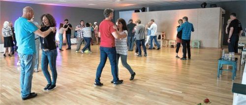 Tanzen für Paare und auch Singles: Ausprobieren möglich am „Tag der offenen Tür“. Foto  re