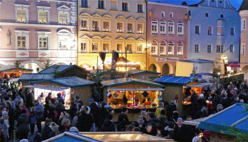 Vor dem Lockdown lockte der Markt inmitten der historischen Gebäude viele Besucher an. Fotos Bachmaier