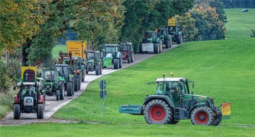Wiederaufleben des Protestes: Traktor-Demo gegen den Brenner-Nordzulauf im Oktober in Lauterbach (Gemeinde Rohrdorf). Foto JOHANNES THOMAE