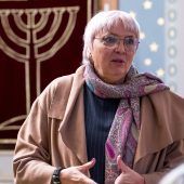 Nach Anschlag: Claudia Roth besucht Synagoge