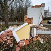 Kapelle bei  Unfall völlig zerstört 33 Stunden ohne Pausen am Steuer Erstmals eine Frau Nationalpark-Leiterin