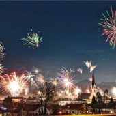 Bürger der Marktgemeinde Prien begrüßen das neue Jahr mit großem Lichterglanz