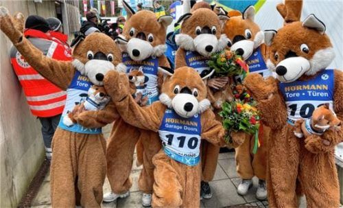 Auch bei der Siegerehrung nach den Rennen sind die Beppos mit dabei.Foto Rse