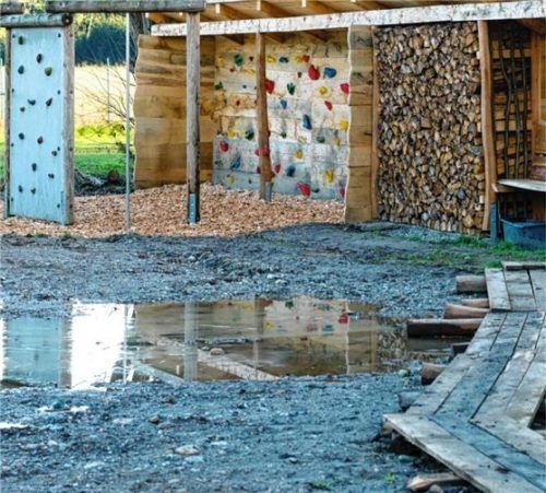 Auf dem Spielplatz in Stadl entstehen Kletterwand, Baumhaus und mehr.