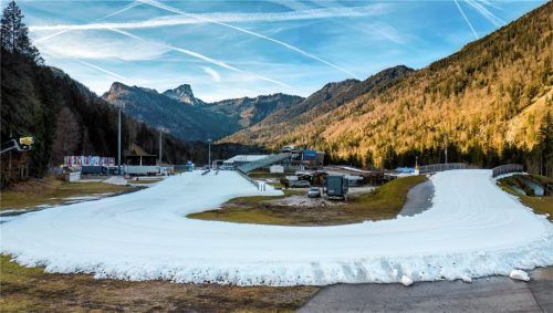 Aufgrund des hauseigenen Schneedepots ist der Biathlon-Weltcup in Ruhpolding nicht gefährdet.Foto Ernst Wukits