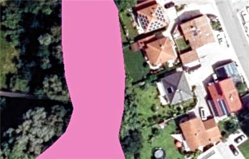 Das kartierte Biotop „Tonwerkgelände“ (pink) gehört dem Landkreis Rosenheim. Es dehnt sich bis ans Wohngebiet an der Filzenstraße aus. Foto Bayerisches Vermessungsamt