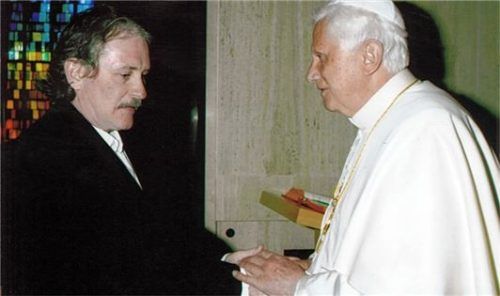 Das Missbrauchsopfer Bernie McDaid trifft Papst Benedikt XVI. bei dessen Besuch in Washington (Archivfoto vom April 2008).Foto DPA
