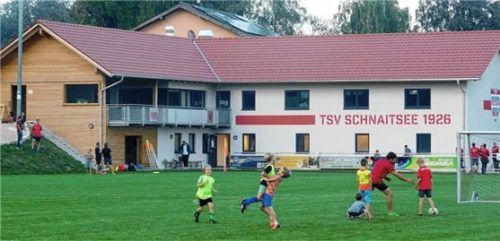 Das neue Sportheim erlaubt es dem TSV Schnaitsee, ein attraktives Sportangebot in der Gemeinde anzubieten.