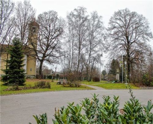 Der Bereich zwischen den beiden Kirchen soll als „Grüne Mitte“ ein neuer Begegnungsraum für die Bürger werden.