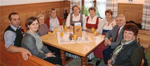 Die gesamte Vorstandschaft des Helferkreises ist stolz auf das bisher Geleistete.