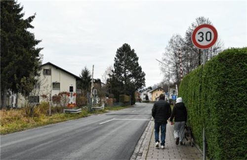 Die Höchstgeschwindigkeit auf der Schlößlstraße ist auf 30 km/h begrenzt. Foto Peter Schlecker