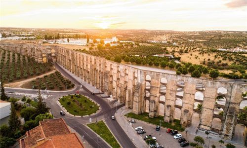 Die mächtigen Festungsmauern von Elvas gelten als die größte erhaltene Bollwerk-Befestigungsanlage der Welt. Fotos Vila Galé Hotéis.