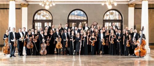 Die Münchner Symphoniker und Max Müller erkunden gemeinsam Geschichten rund um die Familie Strauss.Foto Peter von Felbert
