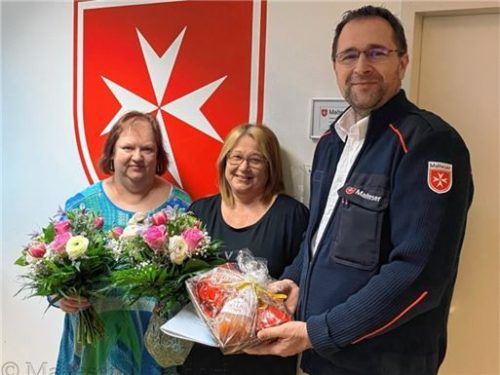 Die neue Disponentin Jana Keiger (links) mit Jubilarin Ruth Michel und Kreisgeschäftsführer Roland Bucher. Foto Stettner