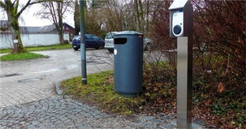 Die Stromtankstelle hinter dem Rathaus für das Carsharing-Projekt. Foto burlefinger